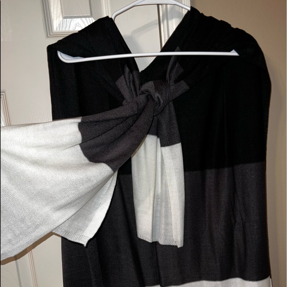 Woman Shawl Wrap - Picture 3 of 4